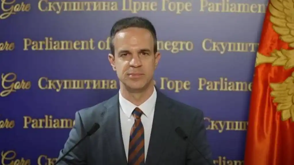 Mugoša: Političari građanima plasiraju priče da su posvađani, pomirenje im služi za podmirenje