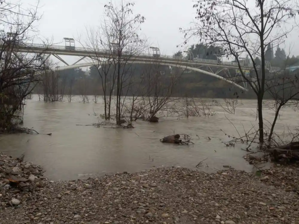 Nabujala Morača jutros izašla iz korita
