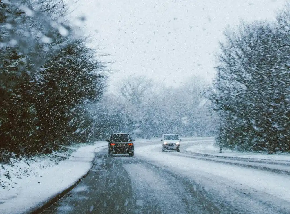Nevrijeme širom Evrope: Otkazani letovi, zastoji u željeznici i blokade na putevima