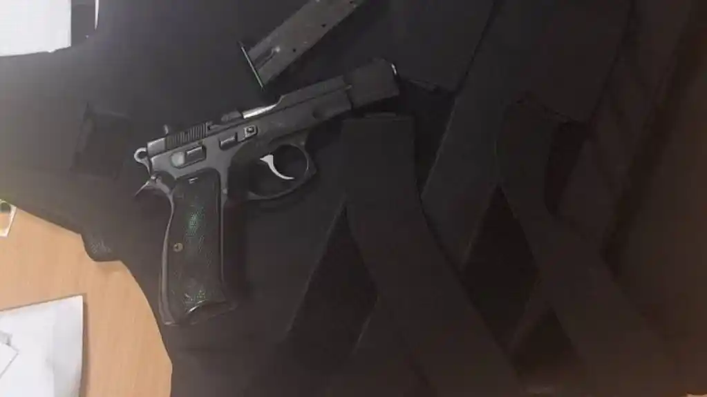 Nikšić: Pojačane aktivnosti policije – oduzeti pancir, pištolj i automatski startni pištolj