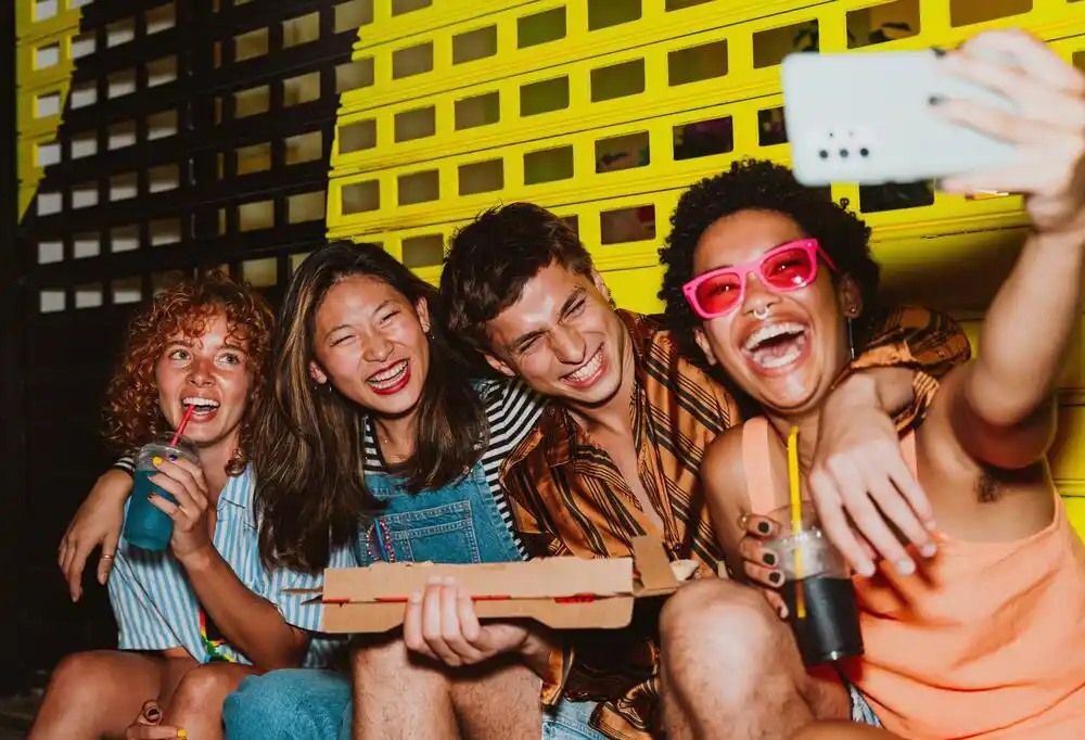 Novi trend među mladima: žurke bez alkohola nijesu dosadne — već svjesna odluka