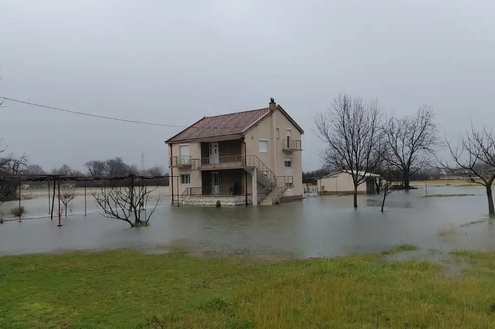 OKC primio oko 400 poziva u prethodna 24 sata, najviše problema obilne padavine izazvale u Danilovgradu i Nikšiću
