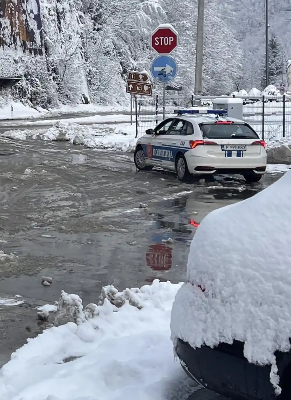Oprezna vožnja na sjeveru zbog snijega