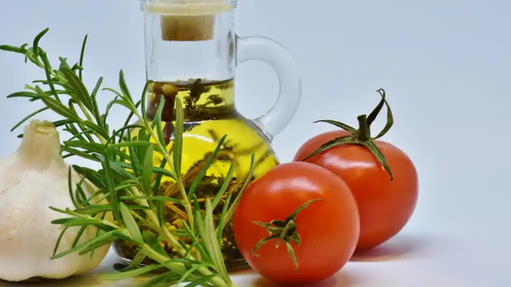 Pet osnovnih namirnica koje nikada ne biste smjeli da koristite nakon isteka roka trajanja