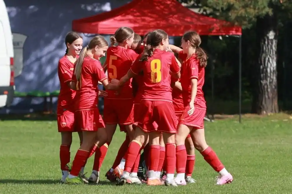 Pionirke na pripremama u Igalu