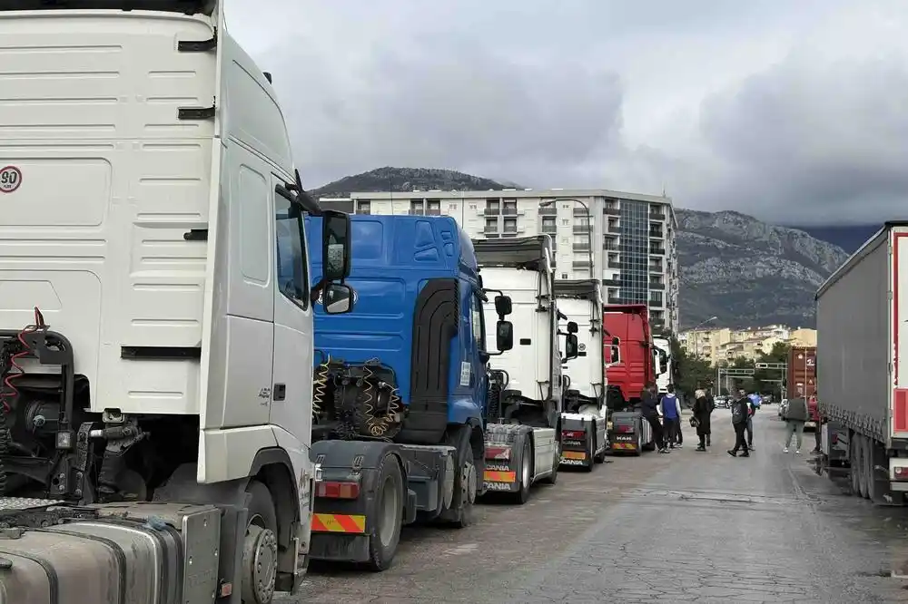Prevoznici dozvolili prolaz „Jugopetrolovim“ cisternama, lož ulje će biti isporučeno školama u Beranama