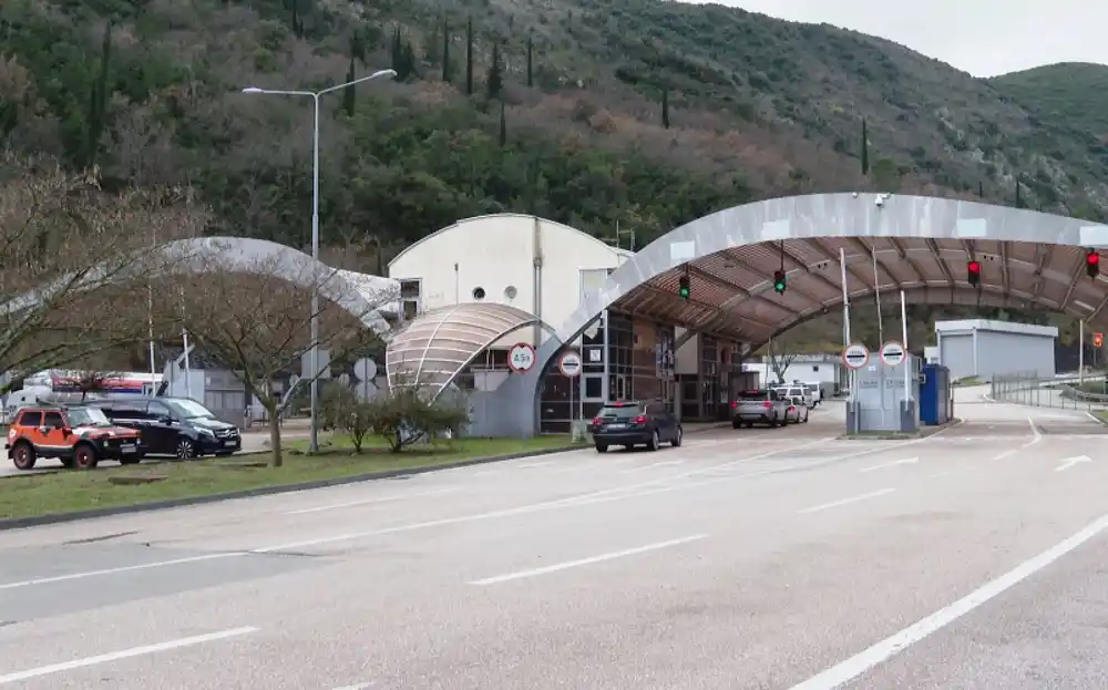 Promet putnika na graničnim prelazima u Herceg Novom tokom praznika manji za 20 odsto