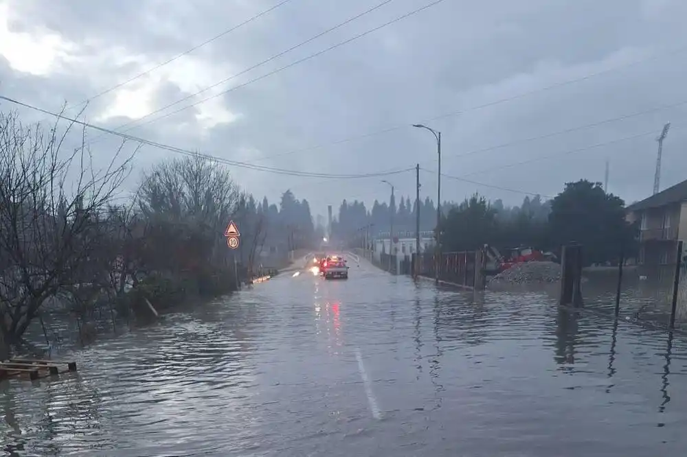 Saobraćaj preko rijeke Zete otvoren samo preko mosta u Spužu