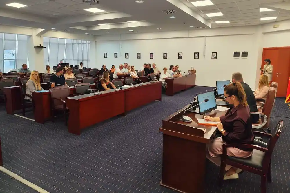 Tivat: Nema kresanja para za medijske usluge