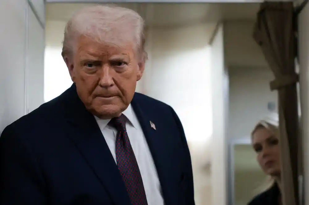 Tramp prijeti Kanadi carinama od 100 odsto ako ne prekine trgovinske pregovore s Kinom