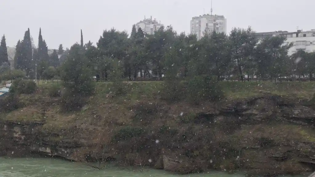 U Podgorici ponovo pada snijeg