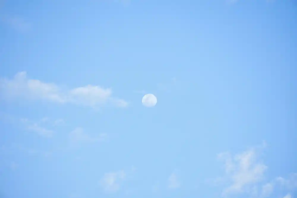 Danas pretežno sunčano, temperatura do 14 stepeni