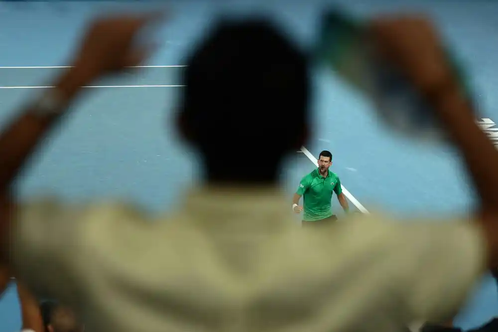 Vanvremenski Đoković je u finalu Australijan opena – ni godine, ni Siner, ni pet setova nisu bili prepreka