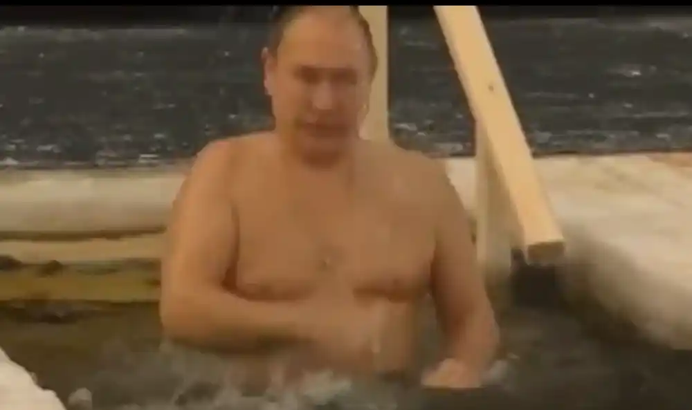 Vladimir Putin se okupao na Bogojavljenje