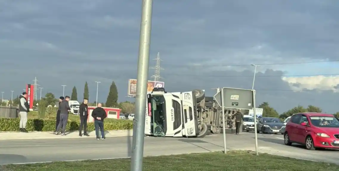 Za 24 sata 13 saobraćajnih nezgoda