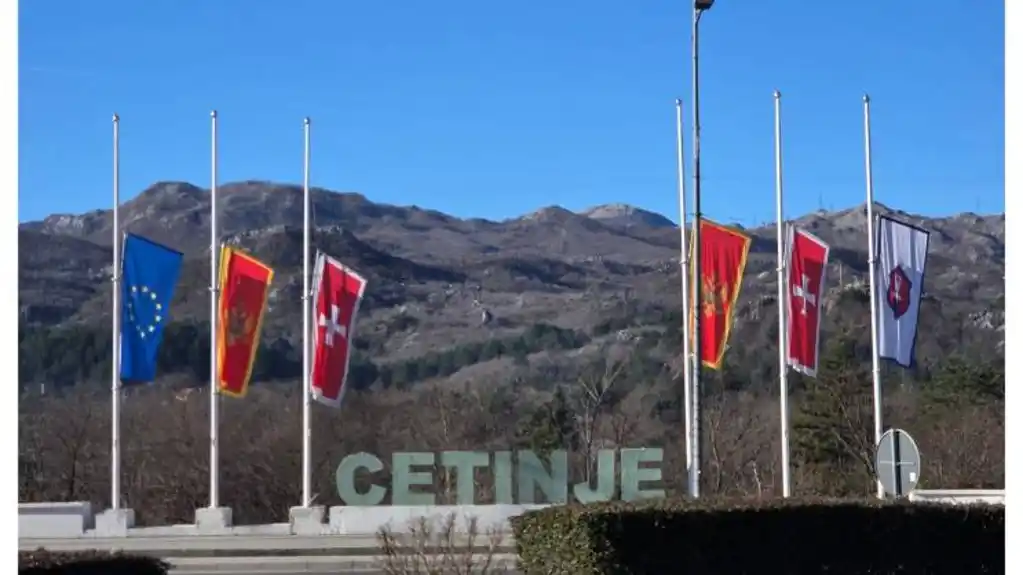 Zastave na Cetinju spuštene na pola koplja zbog godišnjice tragedije