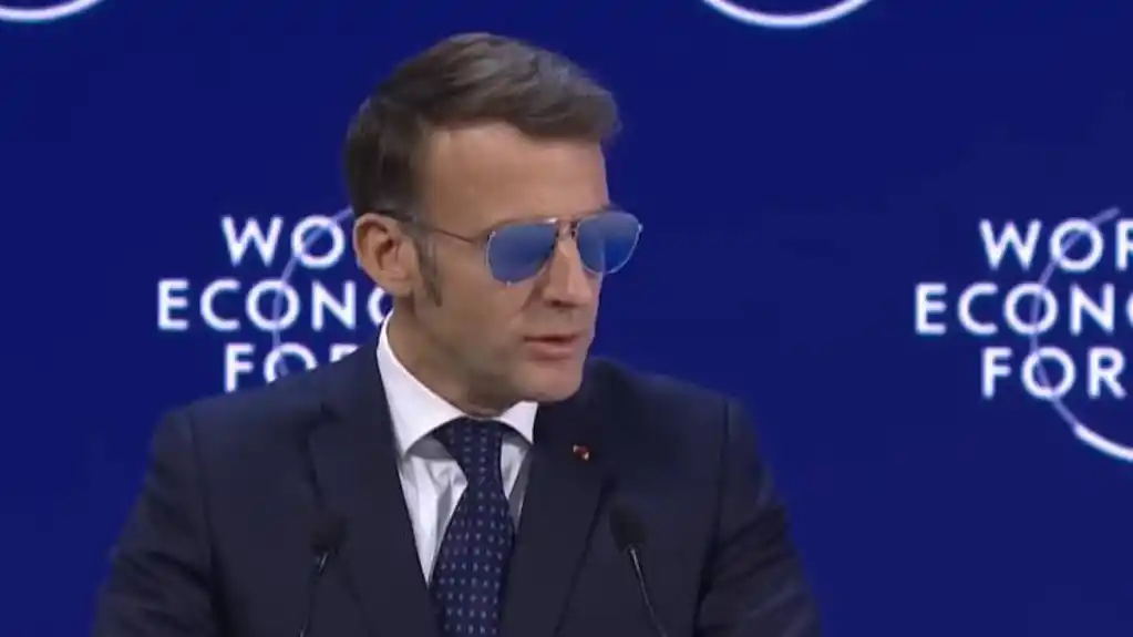 Zašto je Makron u Davosu nosio naočare za sunce i šta je na to rekao Tramp