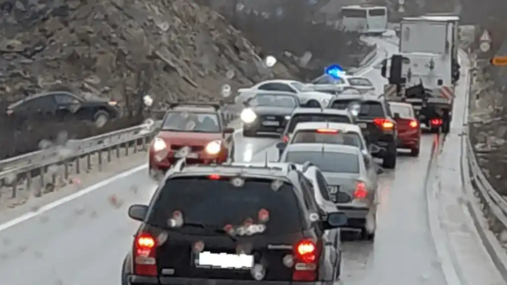 Autobus sa fudbalerima Igala učestvovao u saobraćajnoj nesreći kod Nikšića