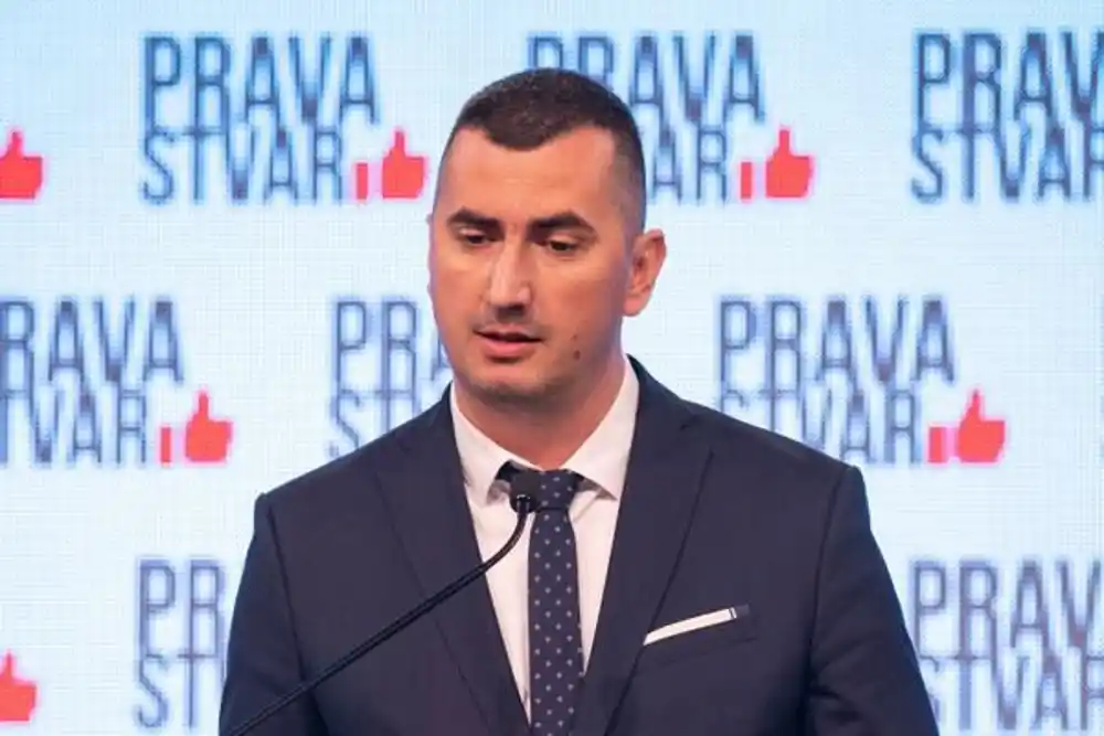 Božović: Podnijeli smo tužbu, Upravni sud da poništi Zaključak SO Žabljak na osnovu kojeg je protivzakonito istaknuta trobojka