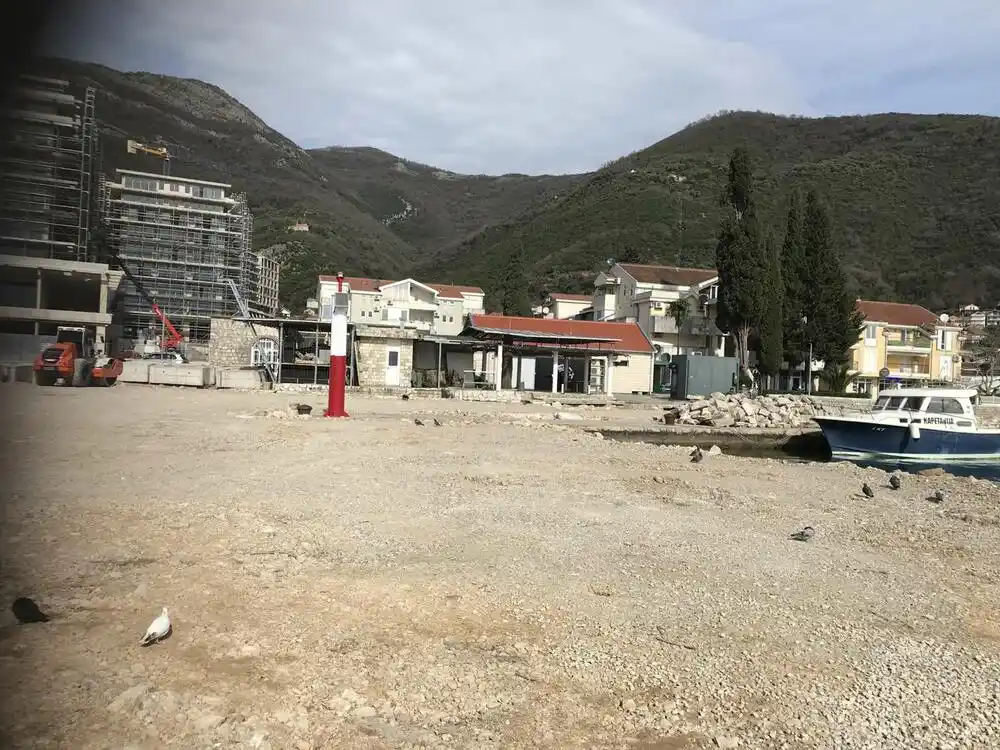 „Carine“ zatrpale stari mandrać u Baošićima uprkos zabrani