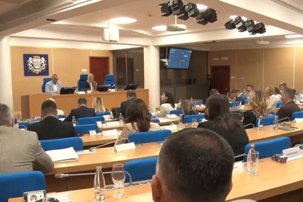 Iz opozicije u Podgorici poručuju da se od sad oni pitaju, slijede inicijative za smjenu Borovinić Bojović i Mujovića?