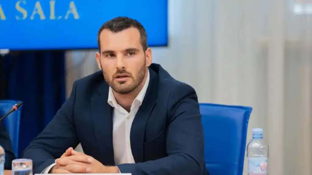 Janović o paljenju Backovićevog automobila: Razlike moramo rješavati dijalogom i zakonom, a ne  zastrašivanjem