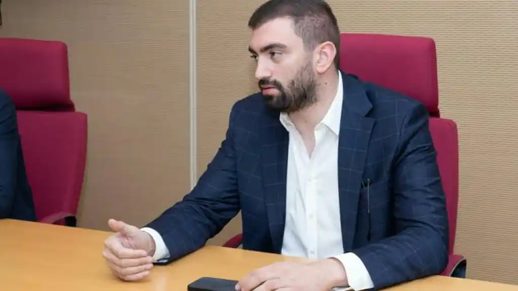 Klikovac: Vlada uništava državna preduzeća kroz kontroverzna imenovanja