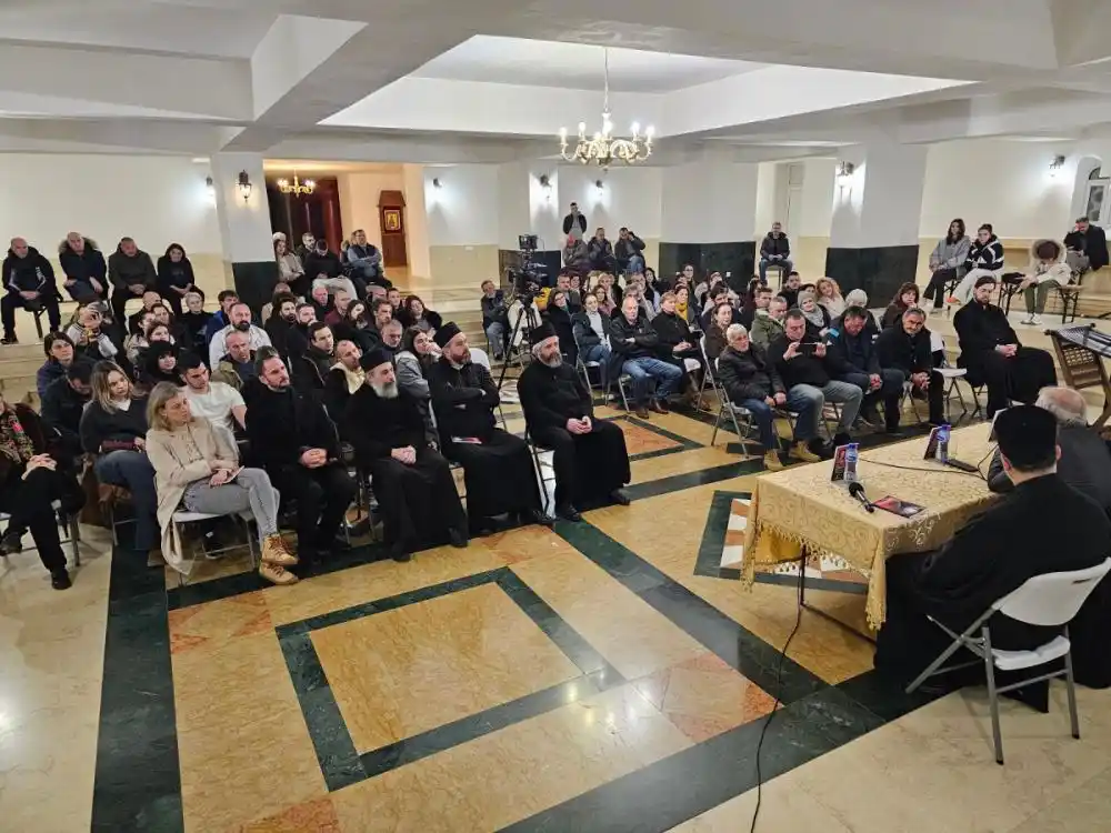 Kripta hrama na Topolici ispunjena do posljednjeg mjesta: Bar slušao „Srpsko srce Johanovo“