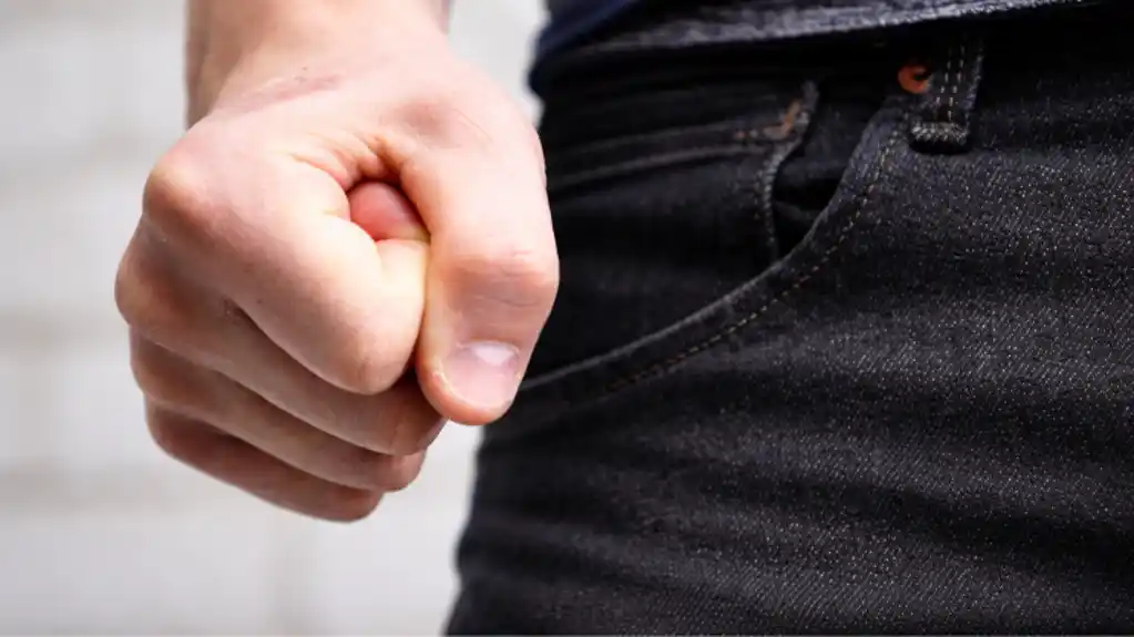 Maloljetnike sumnjiče da su tukli dvojicu vršnjaka u blizini škole, jedan koristio i metalnu palicu