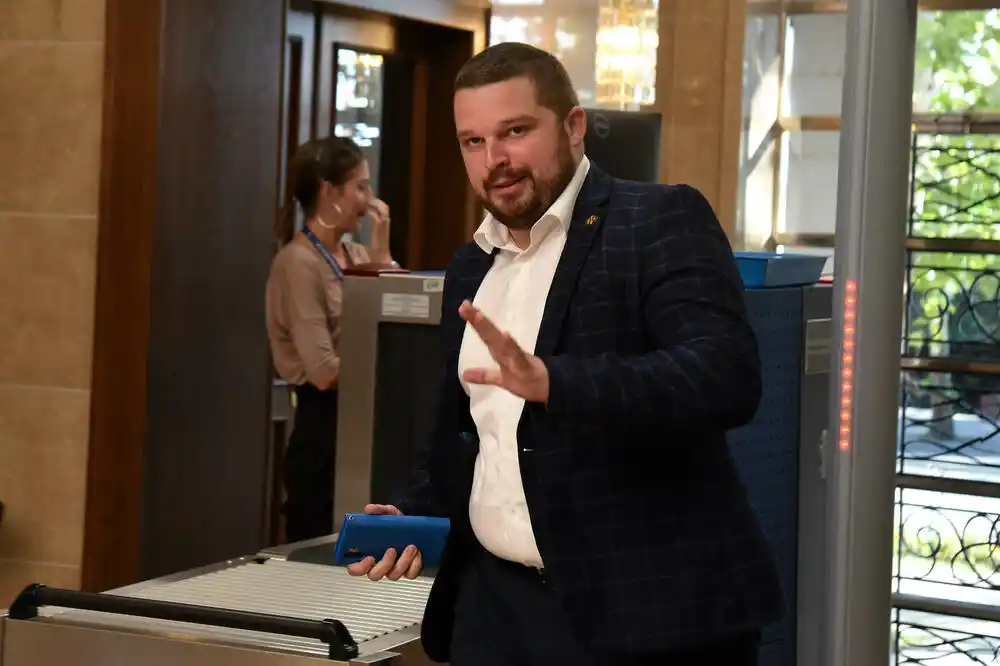 Mikić: Vlada ponizila penzionere povećanjem penzija za 0,38 odsto