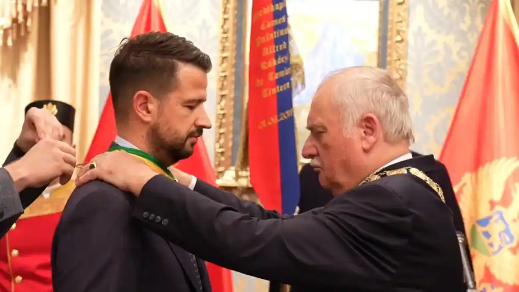Milatoviću uručeno odlikovanje Zlatni viteški krst Evropskog reda vinskih vitezova