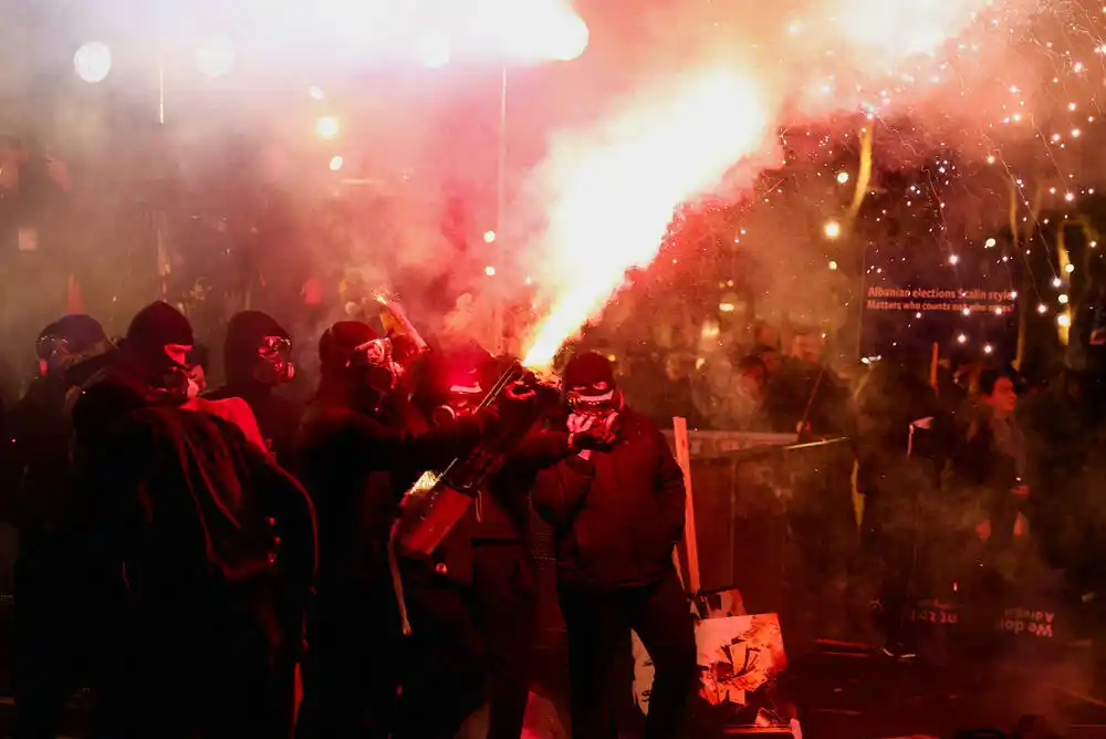 Nasilni protesti izbili u Albaniji zbog navoda o korupciji u vlasti