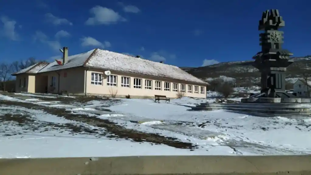 Nikšić: Dječak u školi zadobio teške tjelesne povrede, hitno prevezen u Klinički centar