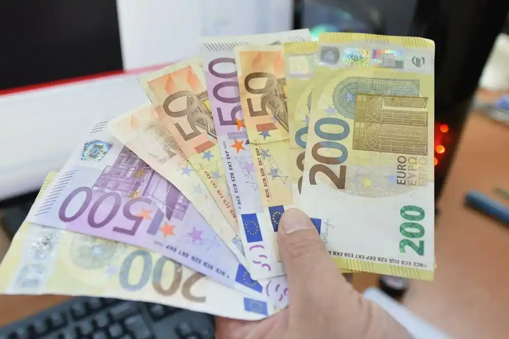 Partijama iz budžeta skoro 14 miliona eura