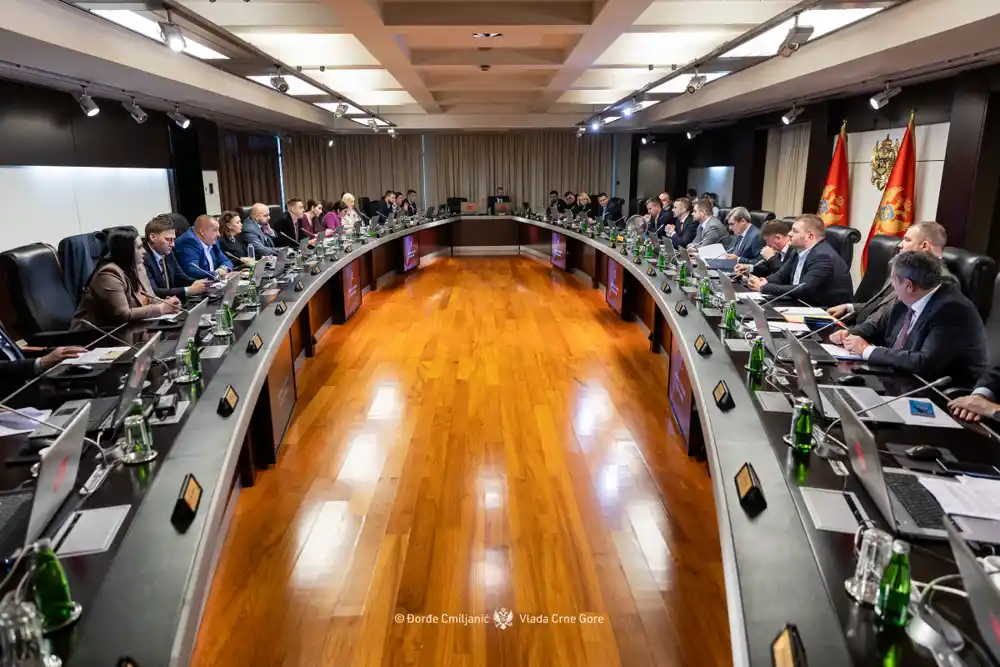 Pogledajte kolike su plate u Vladi za mjesec januar