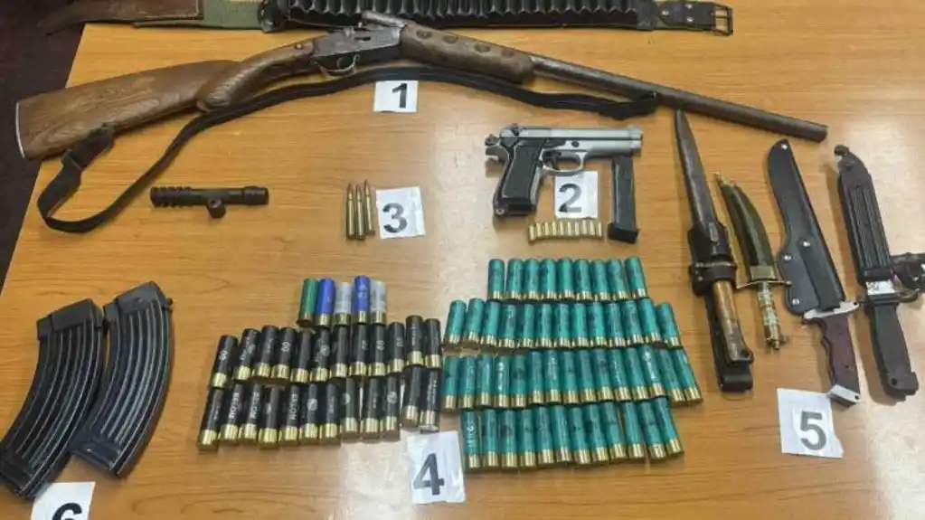 Policijska akcija u Beranama: Pronađeno oružje, municija i tablete