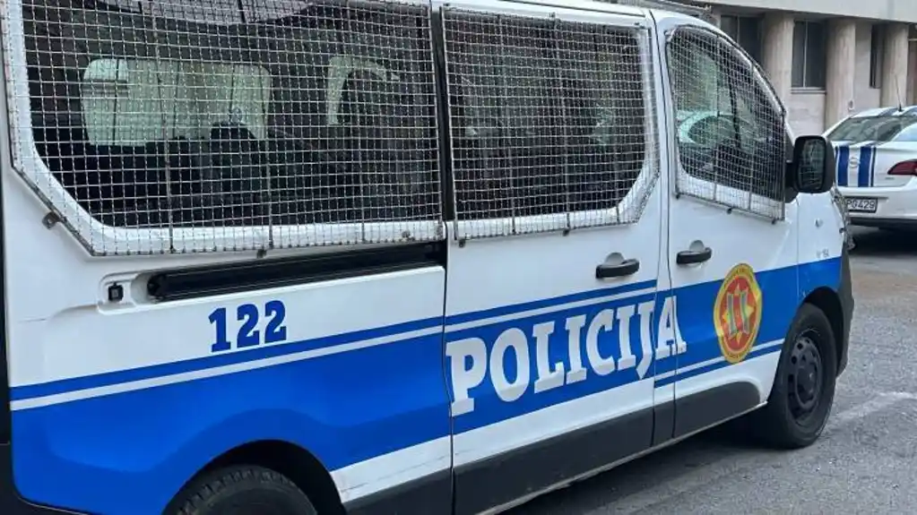 Policijska akcija u Kotoru, pretresi na više lokacija