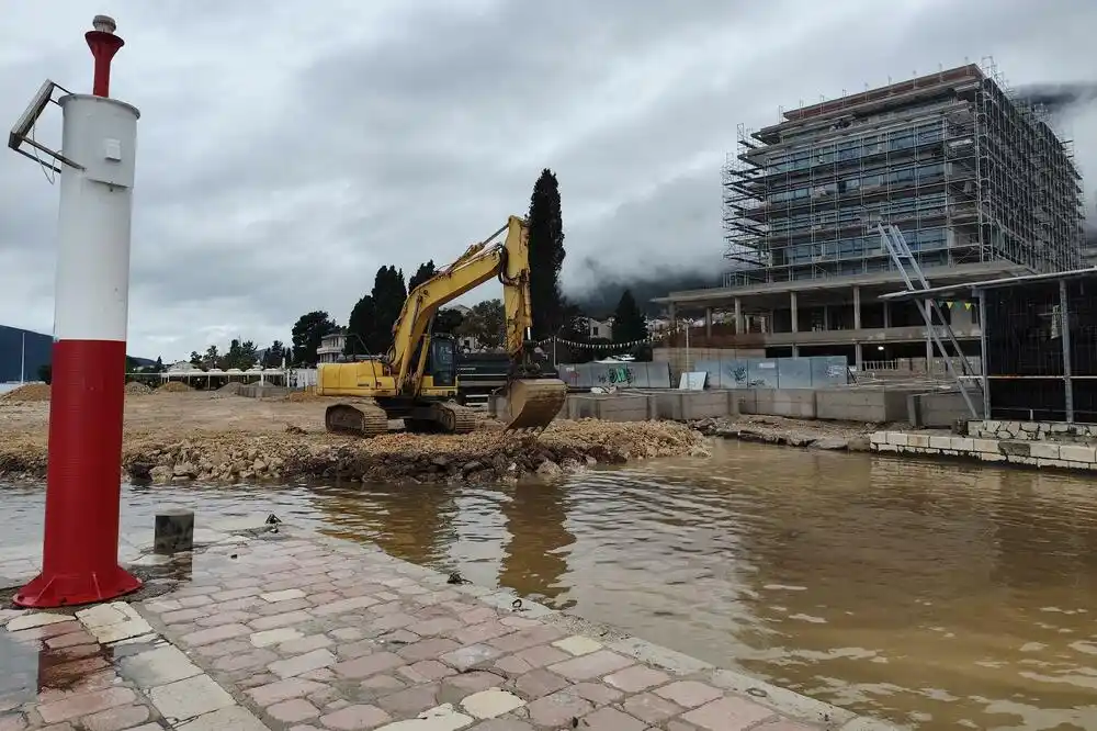 Popović nasuo more do devet metara dubine?