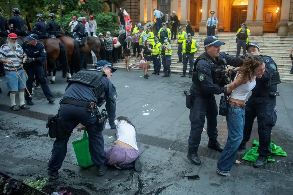 Predsjednik Izraela posjetio mjesto napada na plaži Bondaj u Sidneju, izbile demonstracije