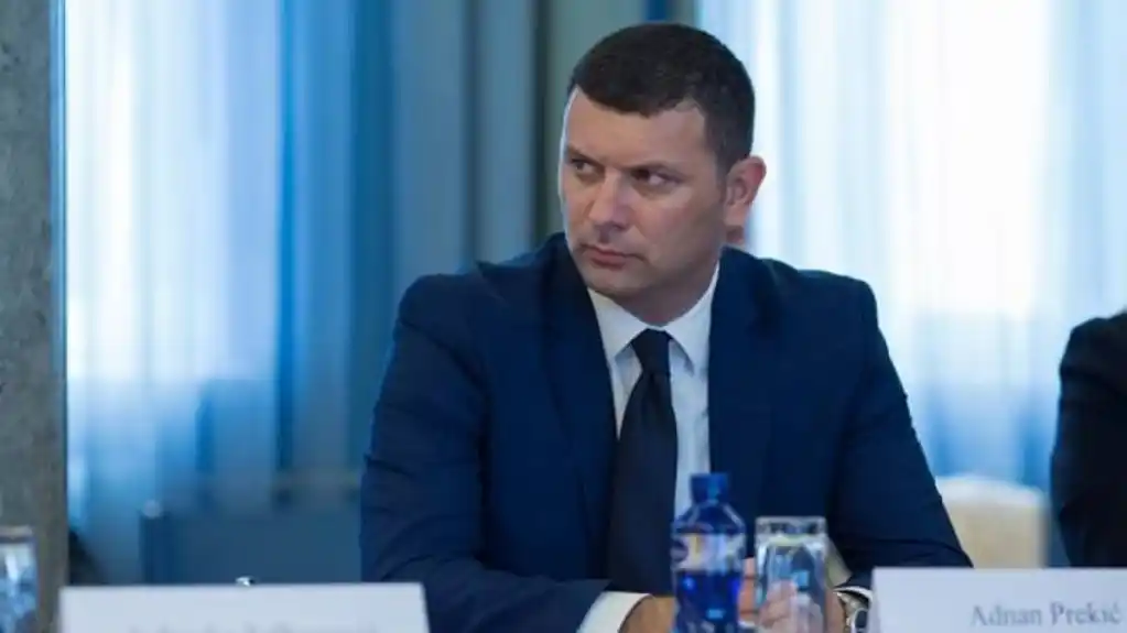 Prekić: Isticanje trobojke zloupotreba prošlosti i negiranje savremenog identiteta Crne Gore