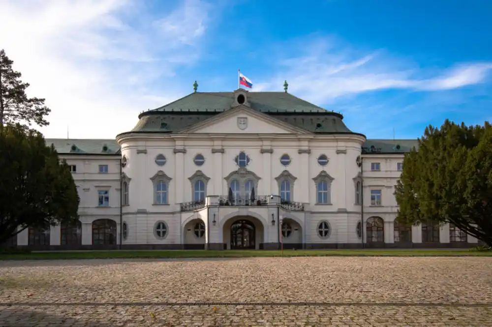 Slovačka spremna da prekine izvoz struje Ukrajini i ne učestvuje u zajmu EU ako ne dobije naftu