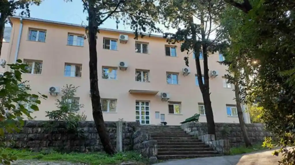 Specijalna bolnica u Dobroti i dalje u problemu smještajnih kapaciteta