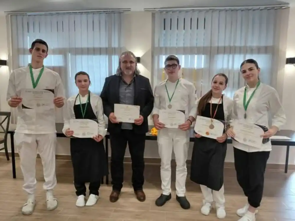 Tim učenika srednje škole iz Tivta osvojio prvo mjesto u ekipnoj konkurenciji na Gastro kupu u Budvi