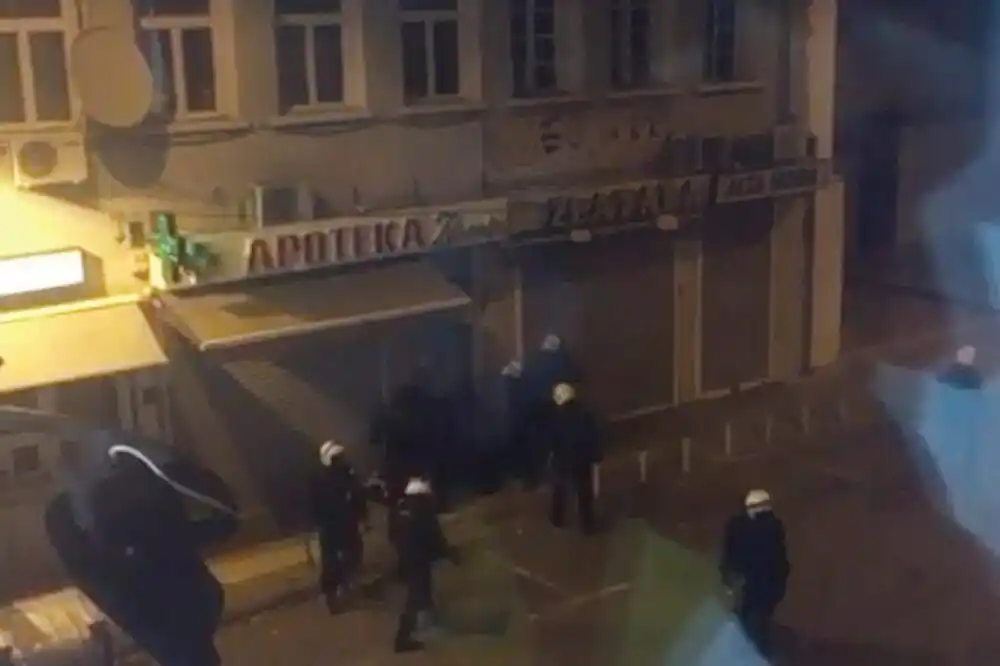 Tužilaštvo odbacilo krivičnu prijavu za zlostavljanje u Zlatarskoj ulici: Policija tukla dvojicu muškaraca poslije razbijanja protesta Demokratskog fronta