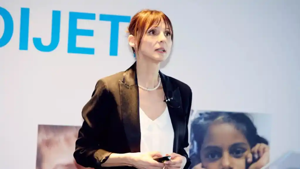 U Crnoj Gori 338 djece se nalazi u hraniteljskim porodicama, potreban razvoj nesrodničkog hraniteljstva