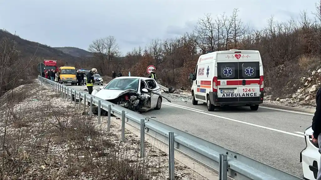 U poslednja 24 sata 16 saobraćajnih nezgoda, poginula jedna osoba