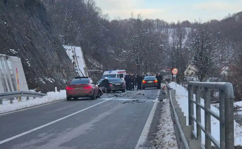 Udes na putu od Kolašina ka Mateševu, hitna i policija na licu mjesta