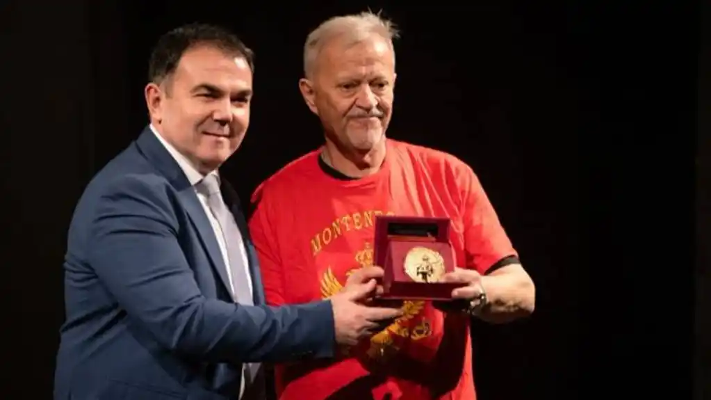 Đurašković uručio poklon Hadžihafizbegoviću