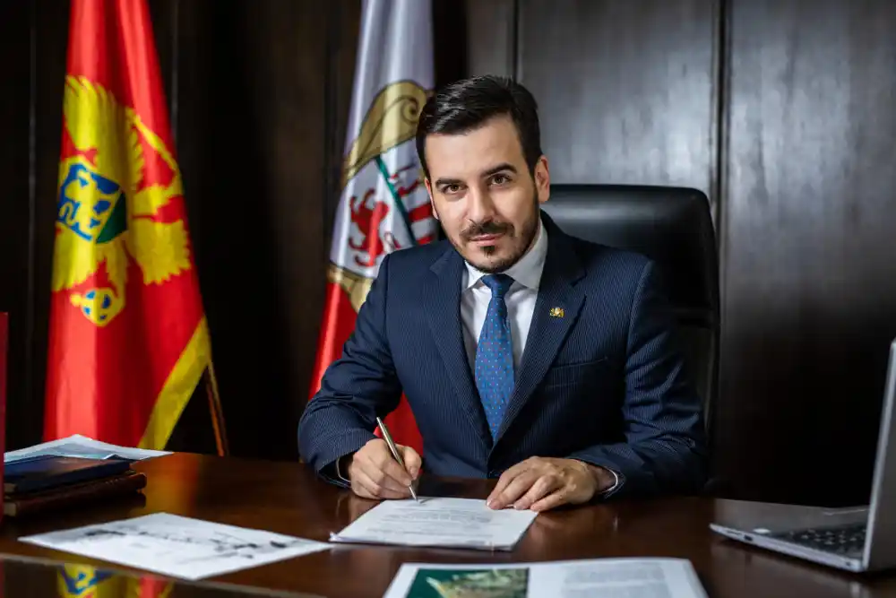 Vlada utvrđuje legitimitet predsjednika Opštine Kotor