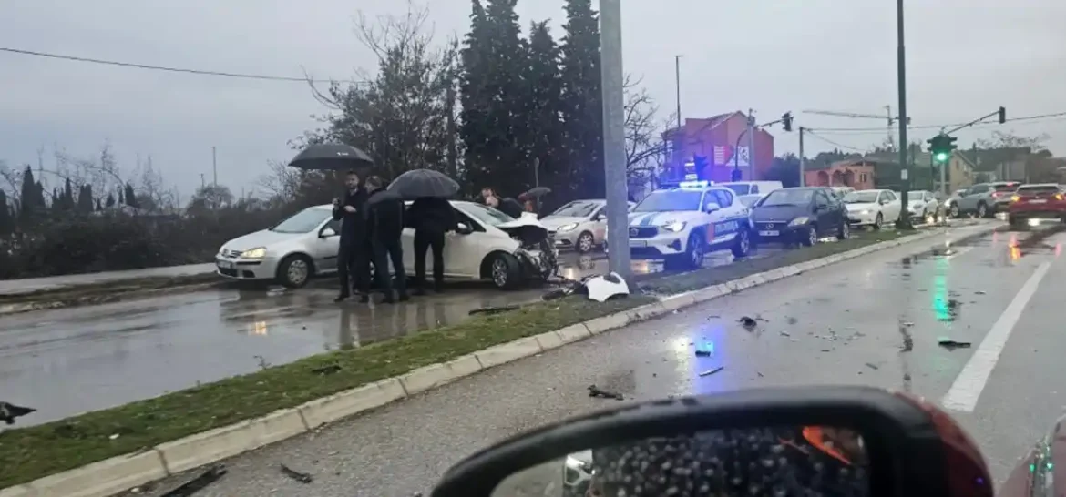 Za 24 sata 15 saobraćajnih nezgoda, teže povrijeđena jedna osoba